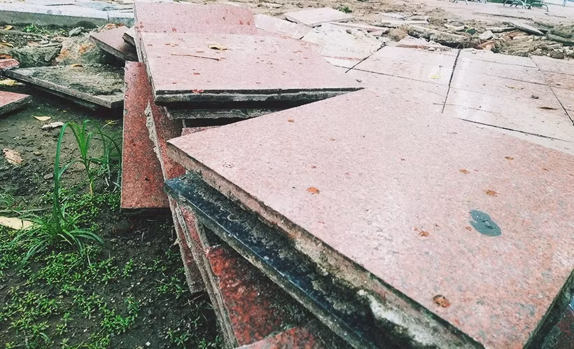 Nhiều người Hà Nội vẫn hàng ngày hay đến công viên Lê Nin vui chơi, tập thể dục thể thao cho rằng, việc nâng cấp, cải tạo, sửa chữa và bới tung những viên gạch lát vỉa hè ở đây chưa cần thiết. "Trông những viên gạch còn rất mới mà người ta đã phá đi, sửa mới thật lãng phí tiền", ông K. (55 tuổi) một người dân, chia sẻ.