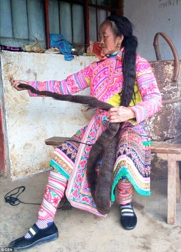 Lý do bà Mỹ Anh kiên trì như vậy là do bà tin rằng sinh mệnh của mái tóc cũng liên quan đến sinh mệnh của chính bản thân. nếu bà không làm thương tổn nó, không cắt nó đi, bà sẽ được trường thọ hơn. "Tôi luôn đối xử với mái tóc dài của tôi như một kho báu và bùa hộ mệnh. Tôi nghĩ rằng việc nuôi tóc giống với việc duy trì cuộc sống của mình vì vậy tôi đã không cắt nó", bà nói.