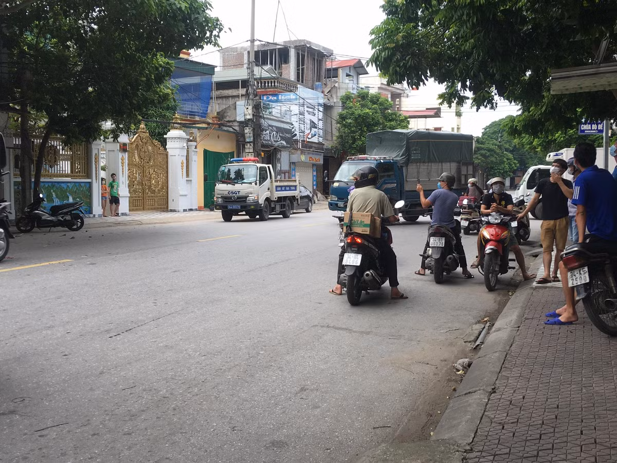 Không đảm bảo khoảng cách giãn cách xã hội.