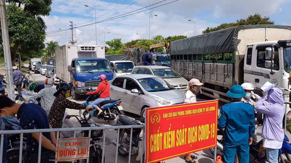 Hai Duong: Qua tai cac cua ngo thanh pho ngay dau nang cao muc do cach ly xa hoi