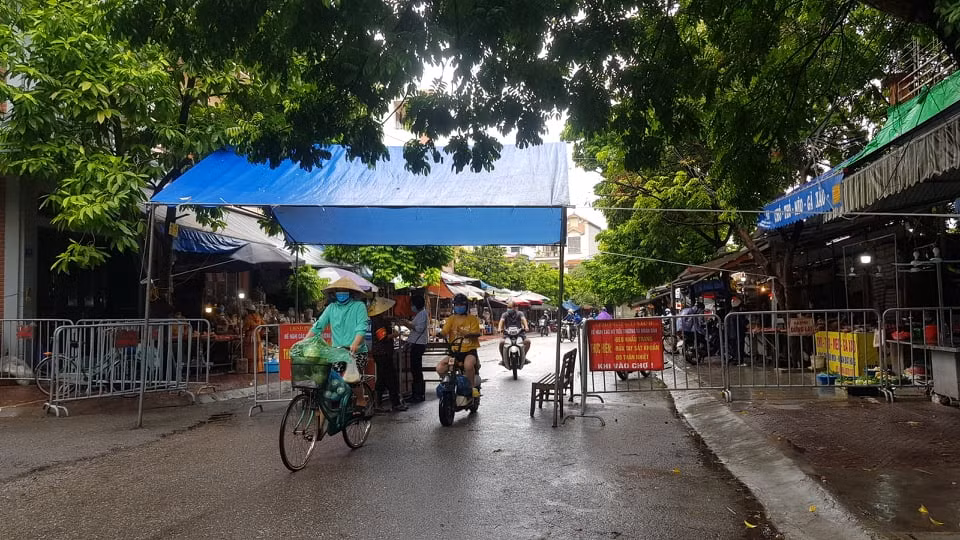 TP Hai Duong ngay dau cach ly xa hoi phong dich COVID-19-Hinh-14