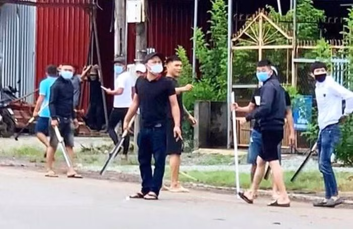 Hai bang nhom hon chien o Dong Nai: Bat khan cap “Dat cao” cung dong bon