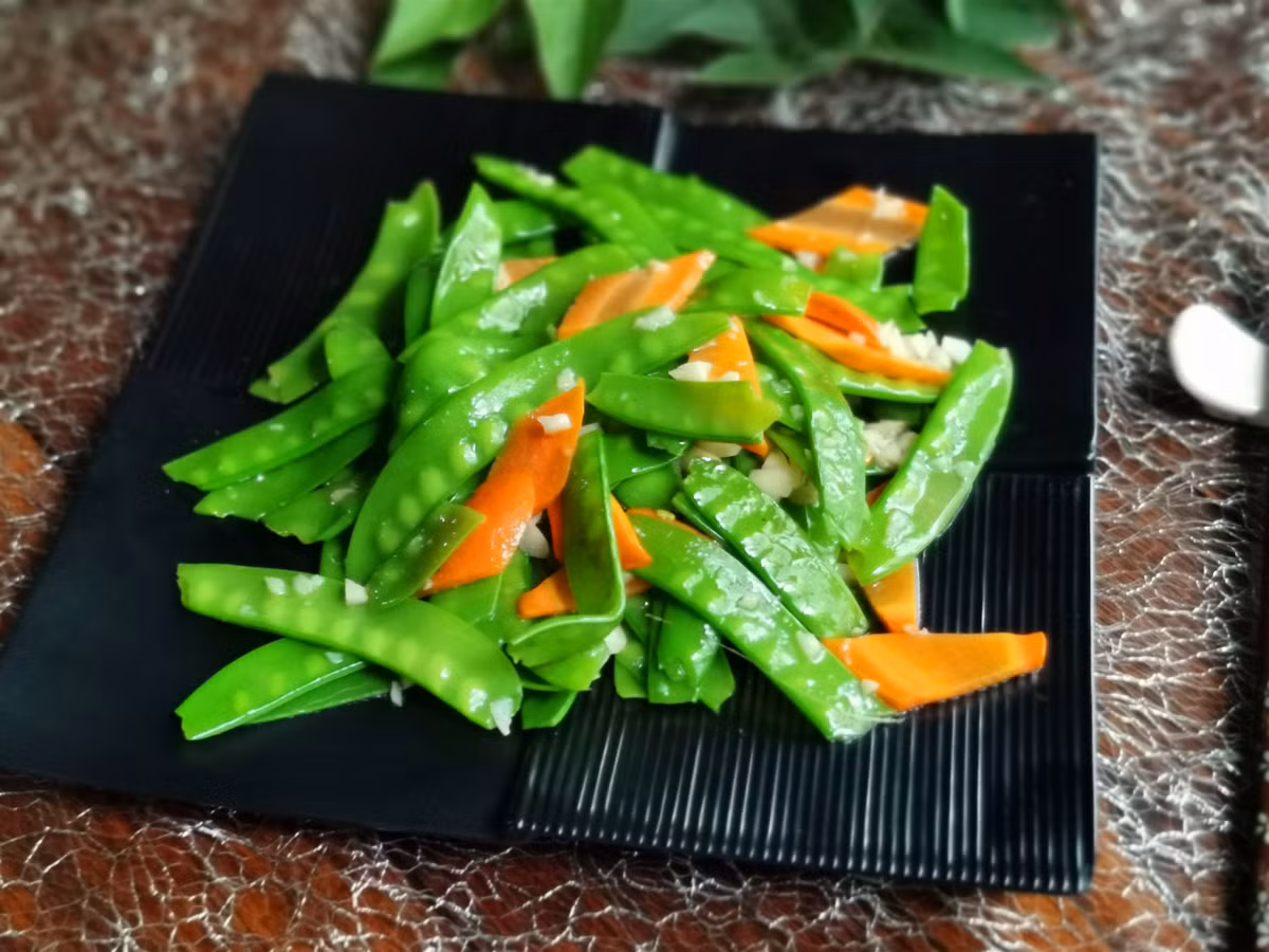 Nó cũng giúp điều chỉnh quá trình trao đổi chất của da, giúp da hồng hào, căng bóng, giúp duy trì sức khỏe của làn da.