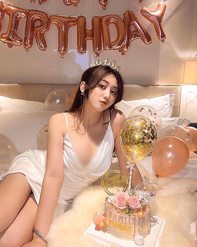 Tuy vậy, lần gây sự chú ý bằng trang phục cương thi gợi cảm này, Hạ Nghiên Tâm cũng nhận về không ít bình luận tiêu cực.