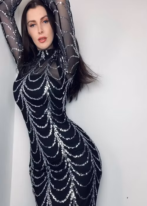 Người đẹp chuộng mặc trang phục bó sát để phô diễn vòng ba ấn tượng. Ảnh: Instagram