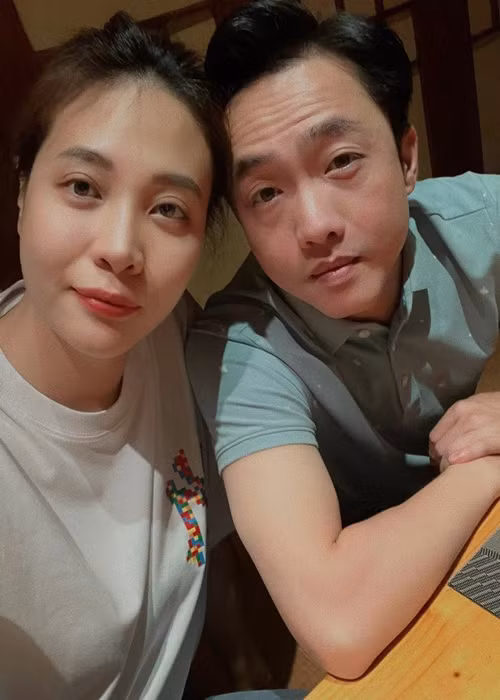 Nữ ca sĩ gốc Lạng Sơn cùng chồng vun vén tổ ấm. Ngoài ra, Đàm Thu Trang còn hỗ trợ Cường Đô la kinh doanh.