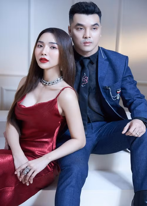 Vợ quyến rũ thế, chả trách Ưng Hoàng Phúc không cho mặc gợi cảm Vo quyen ru the, cha trach Ung Hoang Phuc khong cho mac goi cam