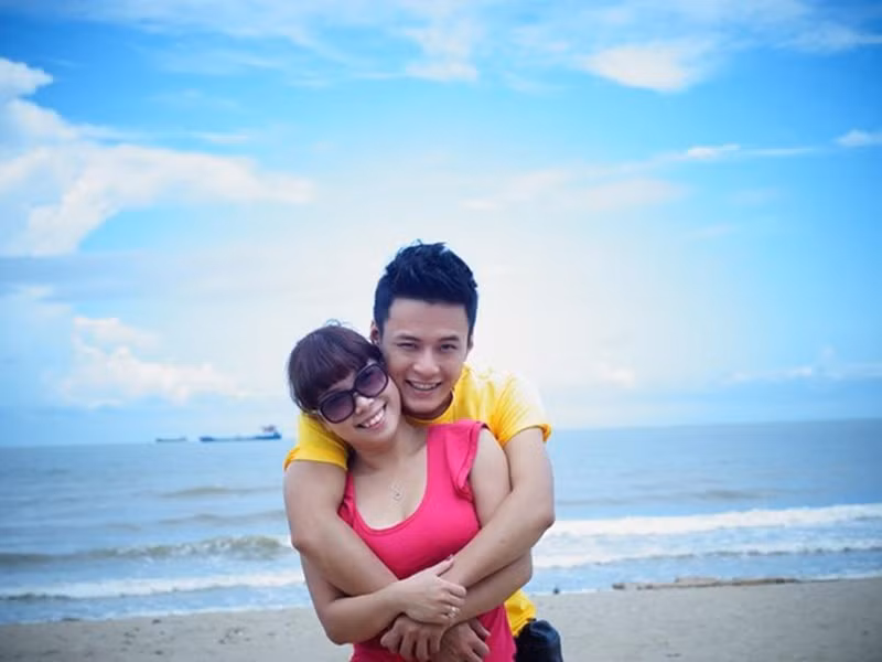 Nam diễn viên phim “Thương ngày nắng về” dành sự trân trọng cho người bạn đời vì đã đồng hành cùng mình 20 năm qua. Ảnh: FBNV
