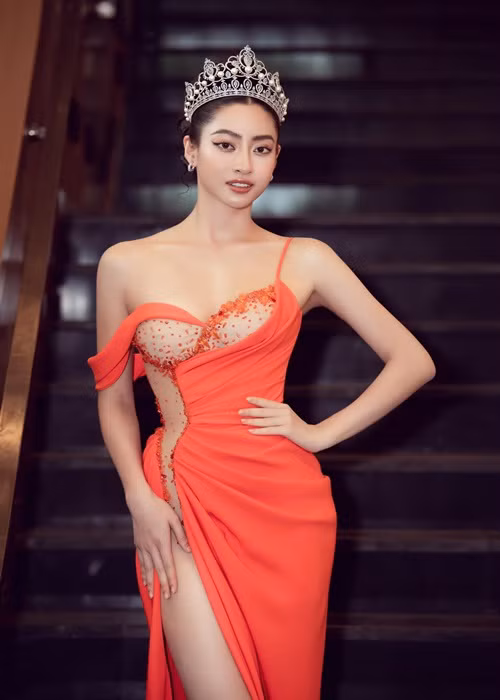 Hoa hậu Lương Thùy Linh không vướng tin đồn hẹn hò trong 3 năm qua. Năm 2020, khi tham gia trào lưu hỏi đáp và trả lời thật trên mạng xã hội, cô tiết lộ bản thân chưa từng có bạn trai. Ảnh: FBNV