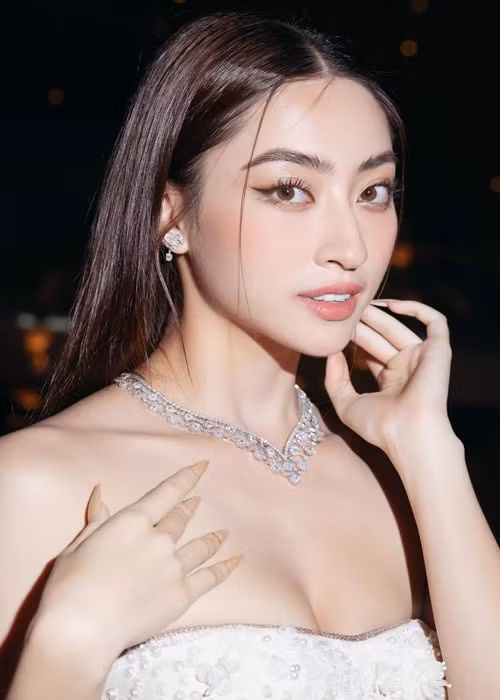 Lương Thùy Linh từng cho biết, cô có nhiều người bạn thân thiết nhưng muốn giữ tình bạn hơn là tiến xa. Người đẹp khẳng định nếu như có bạn trai, cô sẵn sàng công khai với người hâm mộ. Ảnh: FBNV