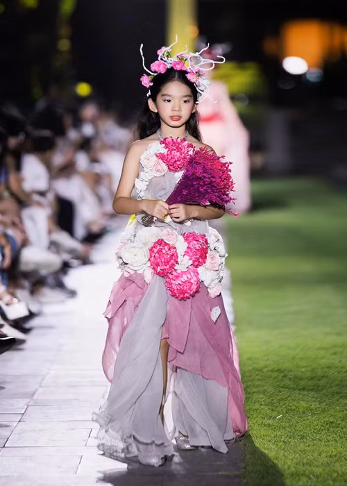 Với Xuân Lan, con gái chính là món quà tuyệt vời nhất mà thượng đế ban tặng cho nữ người mẫu để giúp cô vượt qua những khó khăn trong cuộc sống.