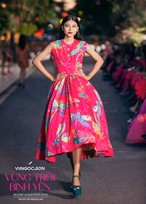 Chân dài sinh năm 2001 catwalk trong không ít sàn diễn thời trang. Ảnh: FBNV