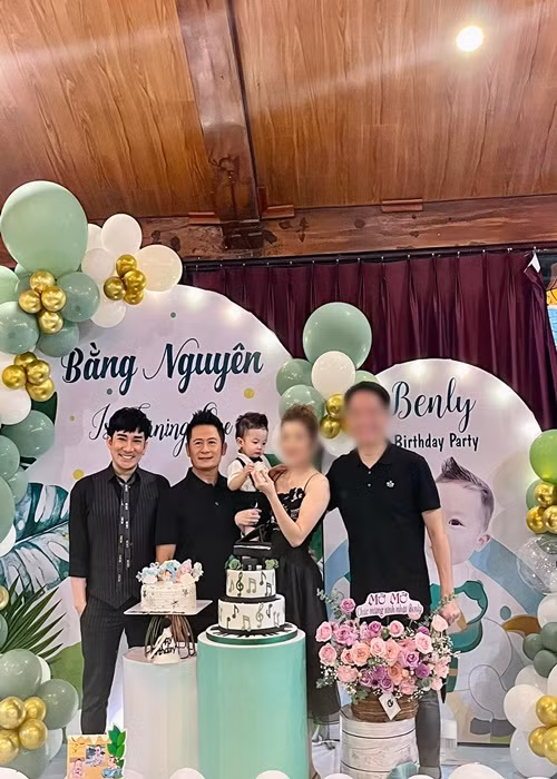 Con trai thu 4 cua Bang Kieu lan dau lo dien