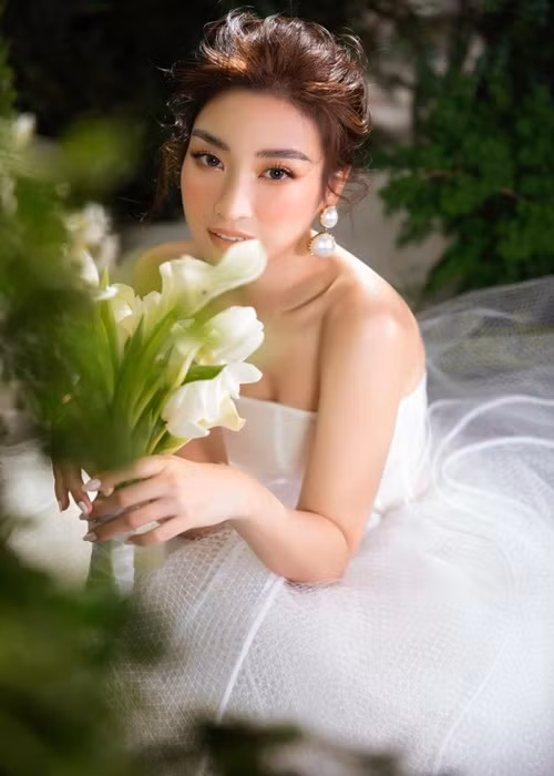 Hoa hậu Việt Nam 2016 gây chú ý mỗi lần hóa cô dâu. Ảnh: Dân Việt