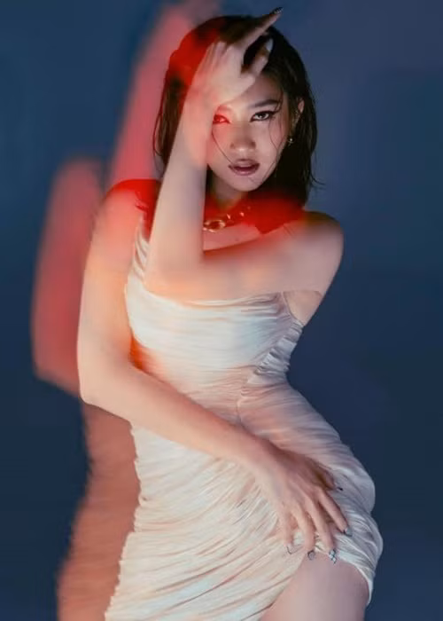 Thúy Ngân trẻ trung, xinh đẹp, nổi tiếng, nhiều người nghĩ cô từng yêu nhiều và được nhiều đại gia "săn đón".