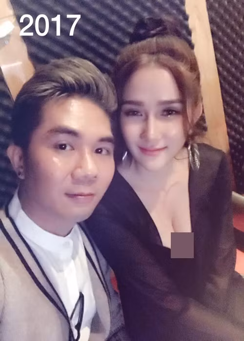 Khánh Đơn cũng không tiếc tiền mua quà cho Huỳnh Như. Anh tặng nhẫn 100 triệu cho Huỳnh Như vào ngày sinh nhật năm 2020, tậu xe 1,5 tỷ tặng vợ nhân ngày 20/10 năm 2021.