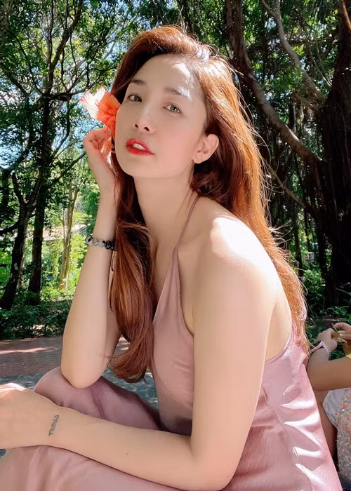Nữ diễn viên từng dừng hết mọi hoạt động nghệ thuật và thử nhiều công việc như đi bán bảo hiểm, kinh doanh mỹ phẩm, giám đốc đào tạo.