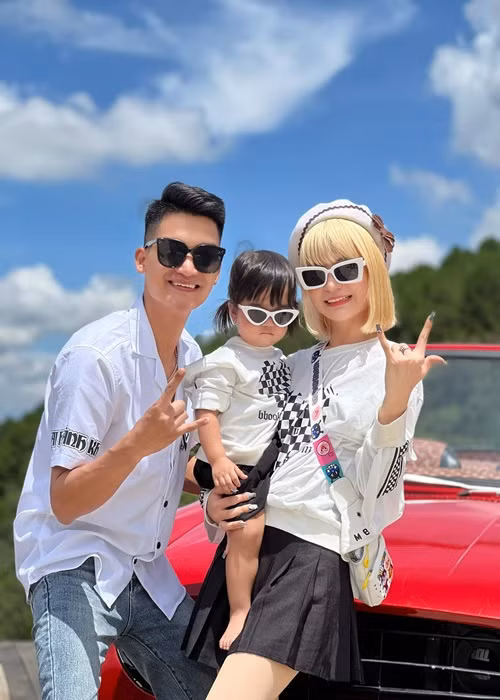 Mạc Văn Khoa vừa có tổ ấm hạnh phúc vừa có sự nghiệp khá thành công ở tuổi 30.
