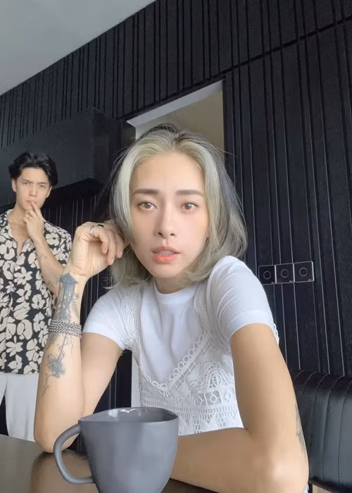 Ngô Thanh Vân cắt tóc ngắn sau đám cưới nên diện mạo càng trẻ trung.