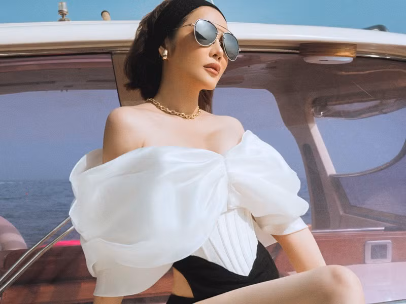 Lý Nhã Kỳ khoe vòng một “khủng” khi diện áo tắm Ly Nha Ky khoe vong mot “khung” khi dien ao tam