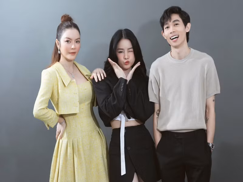 Là khách mời trong tập 16 Trà chiều cùng Mợ chảnh, diễn viên Hồng Thanh và DJ Mie (giữa) có dịp trải lòng về tình trường với host Lý Nhã Kỳ.