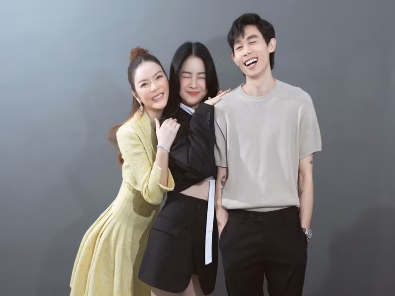 Để tiếp cận Mie, Hồng Thanh đã nhắn tin vào Facebook và mời cô cộng tác trong một số dự án. Nữ DJ khá bất ngờ khi được đàn anh “chọn mặt gửi vàng” để đóng viral clip.