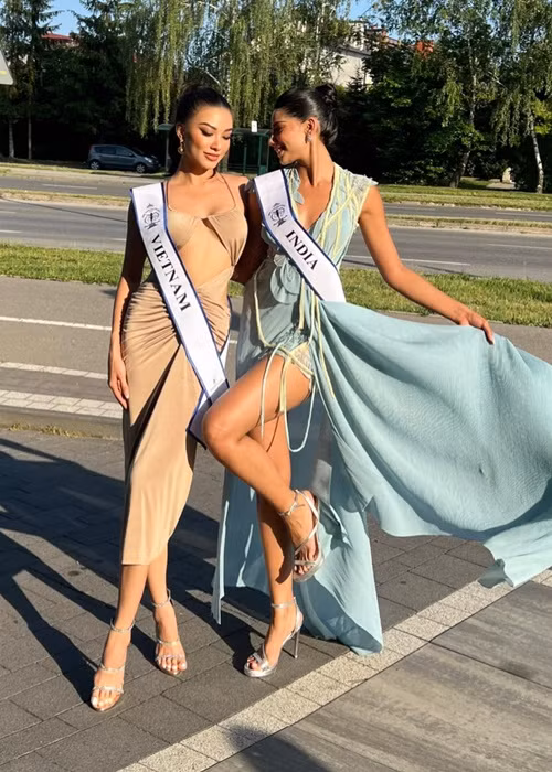 Chân dài gốc Cần Thơ cho biết, cô sắp cho buổi quay hình trang phục dân tộc. Ảnh: Miss Supranational - Vietnam