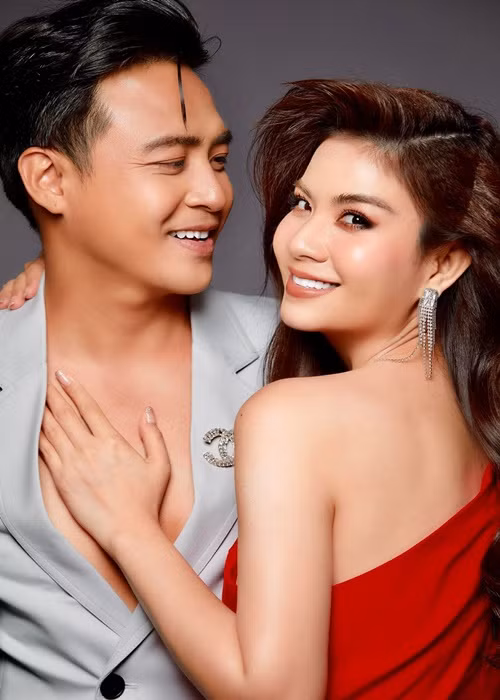 Sau khi kết hôn, vợ chồng Kha Ly đều mong có con. Tuy nhiên, kế hoạch bị tạm hoãn vì Kha Ly bị u tuyến giáp.