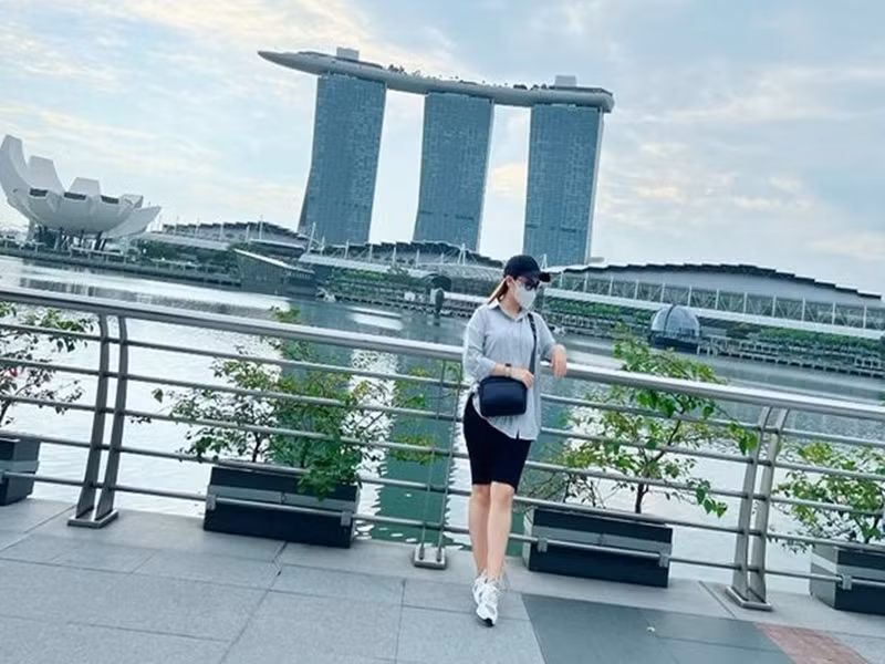 Nữ ca sĩ khoe ảnh đi du lịch nước ngoài.