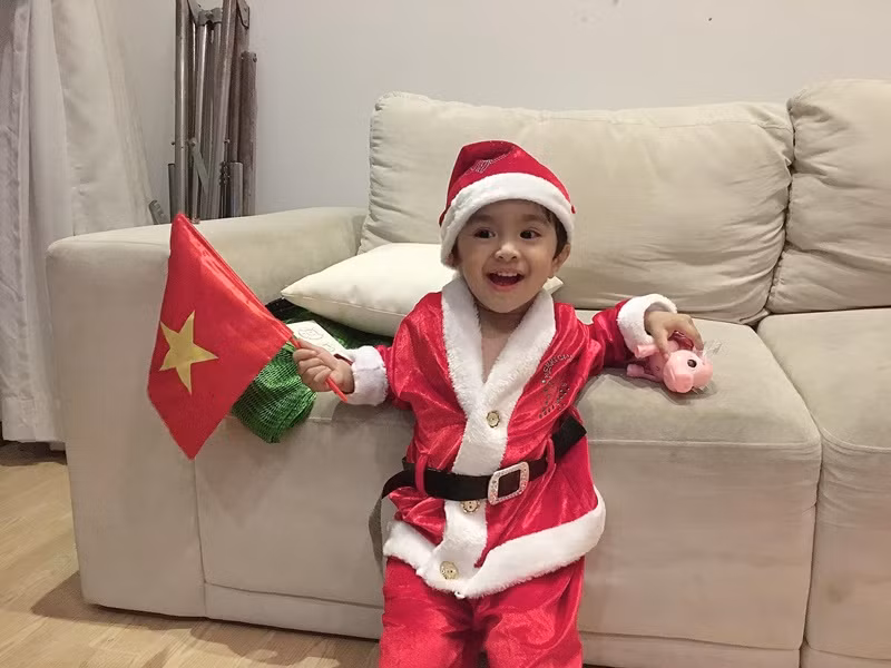 Nữ diễn viên phim "Cổng mặt trời" từng chia sẻ, con trai cái gì cũng biết, khá năng động.