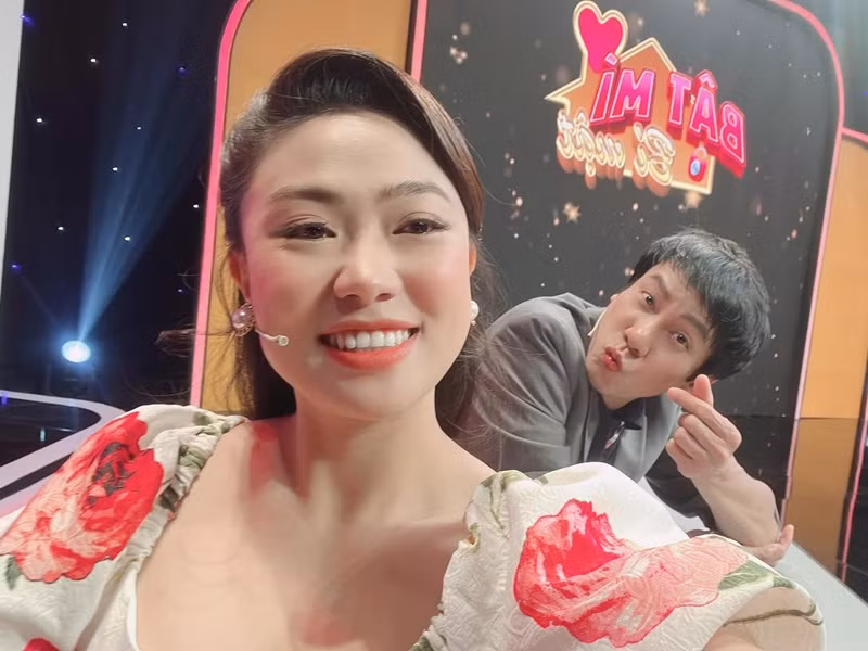 Cả hai có nguyên tắc "ngủ chung giường", không được ra khỏi nhà dù có cãi vã.