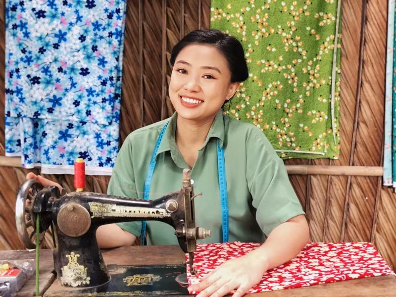 Mỹ Linh từng đóng phim "Trọn nghĩa thủy chung", "Phận làm dâu", "Sông phố nhà ghe", "Tiếng sét trong mưa", "Không lối thoát".