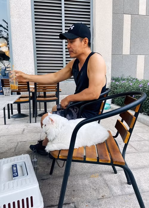 Trung Dũng cho biết, anh thích và thoải mái khi được sống một mình.