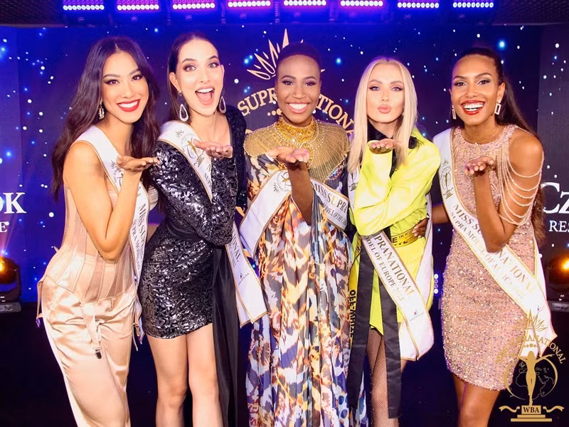 Top 5 Siêu mẫu của năm vào thẳng chung kết cuộc thi. Ảnh: Miss Supranational