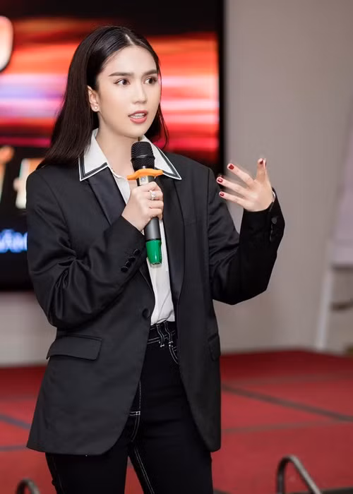 Tháng 9/2020, ở tuổi 31, "nữ hoàng nội y" được thăng chức làm Phó Tổng giám đốc kinh doanh. Ảnh: FBNV