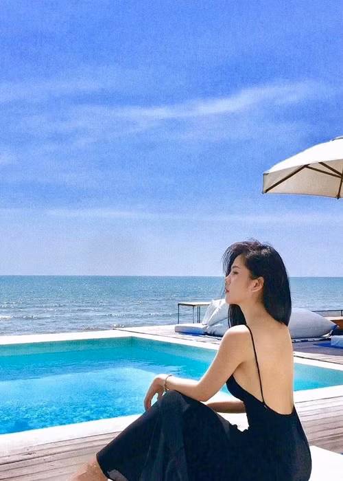 Kết hôn vào cuối năm 2020, nữ MC và CEO Nguyễn Nghiêm Hoàng Nam đang tận hưởng cuộc sống vợ chồng son ngọt ngào.