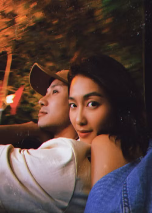 Trước Lương Thu Trang, Thanh Sơn đóng cặp với Khả Ngân. Cả hai vào vai đôi uyên ương trong bộ phim "11 tháng 5 ngày".