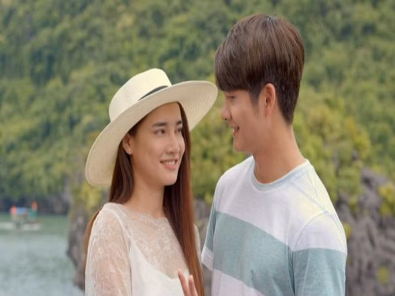 Dù tham gia nhiều phim nhưng mãi đến khi góp mặt trong phim ngắn “Xin lỗi anh chỉ là thằng bán bánh giò” năm 2013, Nhã Phương mới gây được sự chú ý. Năm 2015, cô nổi tiếng với vai diễn chính trong “Tuổi thanh xuân”. Ảnh: VTV