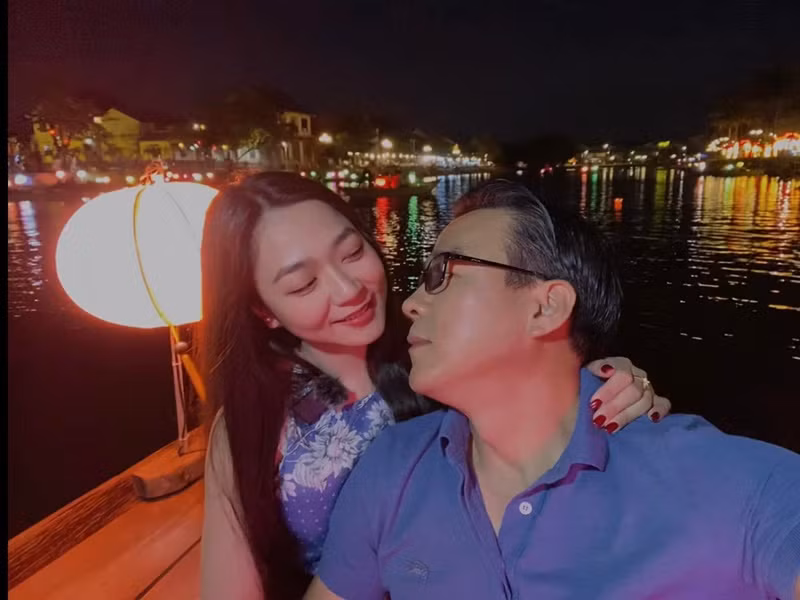 Khi một cư dân mạng bình luận tỏ ý chê ngoại hình của Hà Thanh Xuân: “Giờ nhìn mập quá”, doanh nhân Thắng Ngô bênh vực vợ. Anh đáp trả cư dân mạng: “Kiếm chuyện chê thì cũng nên đầu tư chất xám một chút”.