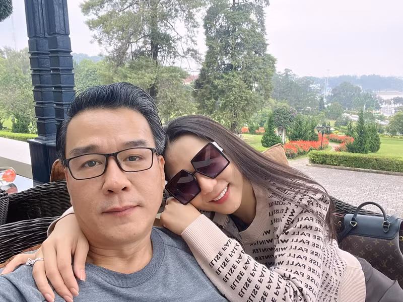 Mới đây, trong một cuộc trò chuyện với bạn bè, doanh nhân Thắng Ngô cho biết, vợ chồng anh đã bên nhau sau 40 ngày xa cách.