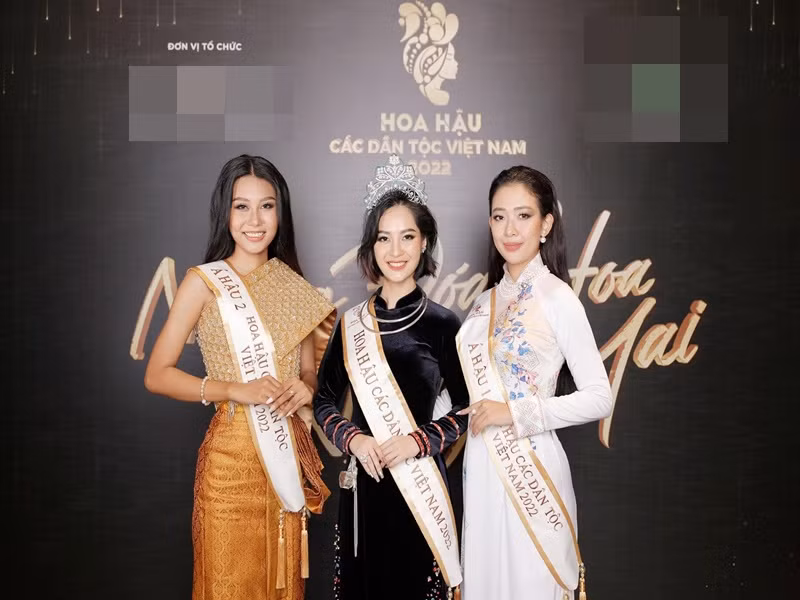 Tân Hoa hậu Nông Thúy Hằng vướng loạt lùm xùm sau chung kết như bị đồn cặp đại gia, từng đăng thông tin quảng cáo trang web xem phim nhạy cảm trên mạng xã hội. Ảnh: Fanpage Hoa hậu các Dân tộc Việt Nam