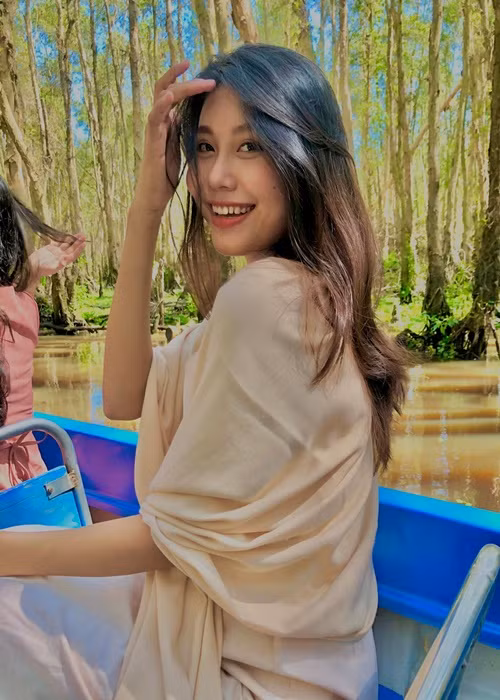Thu Thảo rạng rỡ ở đời thường. Ảnh: FBNV