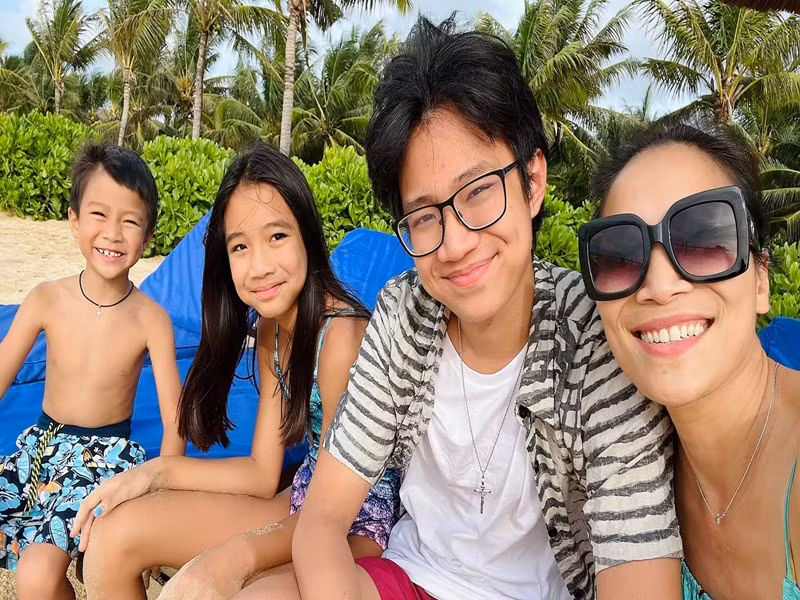 Nữ ca sĩ còn đưa các con đi du lịch.