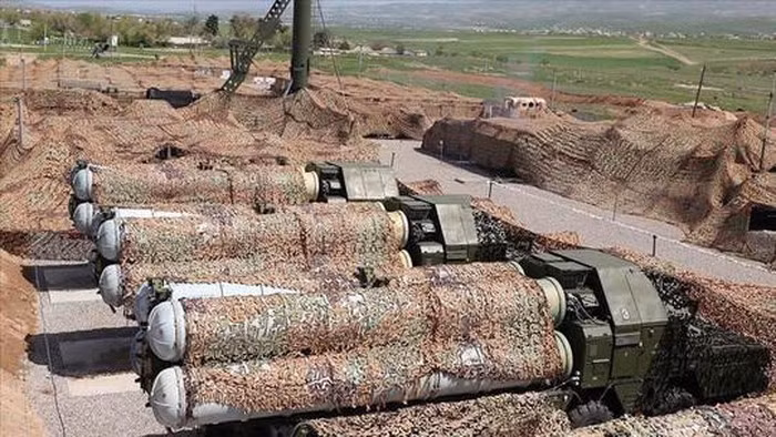 S-300PT của Armenia còn thường xuyên phải tác chiến đơn độc, không nằm trong sự bảo vệ của hệ thống tên lửa - pháo phòng không chuyên đánh gần như Pantsir-S1 của Nga, khiến kíp trắc thủ phát sinh tâm lý “ngại phát sóng chiến đấu”.