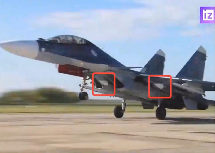 Cho dù radar N011M BARS hiện tại của Su-30SM và N035 Irbis đều có phạm vi trinh sát tối đa 400 km, nhưng khả năng nhận biết các vật thể nhỏ có diện tích phản xạ thấp cũng như kháng nhiễu của Irbis là tốt hơn rất nhiều.