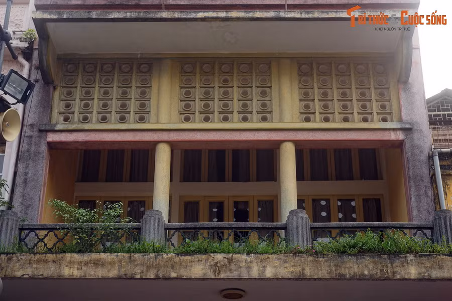 Nằm ở trung tâm khu phố cổ Hà Nội, nhà 48 Hàng Ngang chính là nơi Chủ tịch Hồ Chí Minh viết Tuyên ngôn Độc lập. Ngày nay di tích lịch sử này vẫn lưu giữ nhiều hiện vật gắn với sự kiện trọng đại của dân tộc ngày 2/9/1945.
