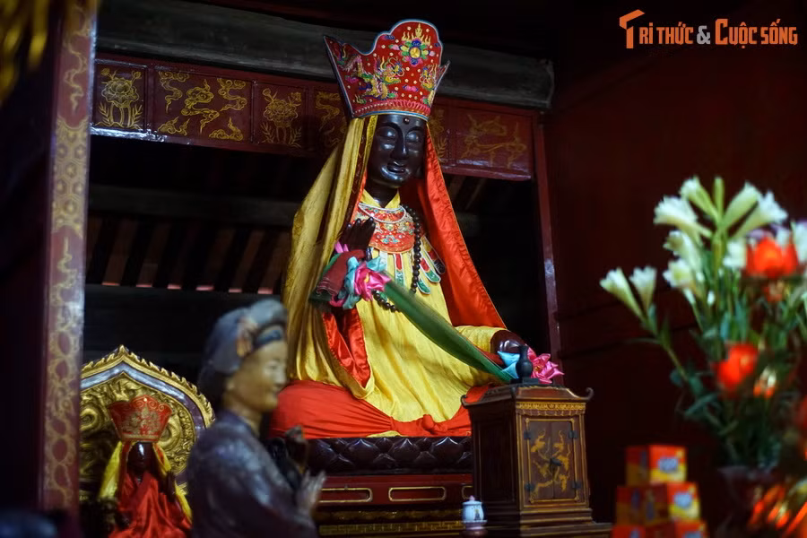  9. Bức tượng Bảo vật quốc gia. Vào cuối năm 2017, tượng Pháp Vân ở chùa Dâu đã được công nhận là Bảo vật quốc gia của Việt Nam. Bức tượng nằm trong hệ thống tượng Tứ Pháp vùng Dâu – Luy Lâu, gồm bốn pho tượng của bốn nữ thần Pháp Vân, Pháp Vũ, Pháp Lôi, Pháp Điện.