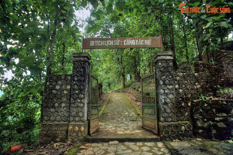 3. Nằm trên đồi Rồng ở xã Yên Cường, huyện Bắc Mê, tỉnh Hà Giang, căng Bắc Mê được thực dân Pháp xây dựng vào đầu thế kỷ 20 nhằm kiểm soát tuyến đường giao thông nối ba tỉnh Hà Giang, Cao Bằng và Tuyên Quang.