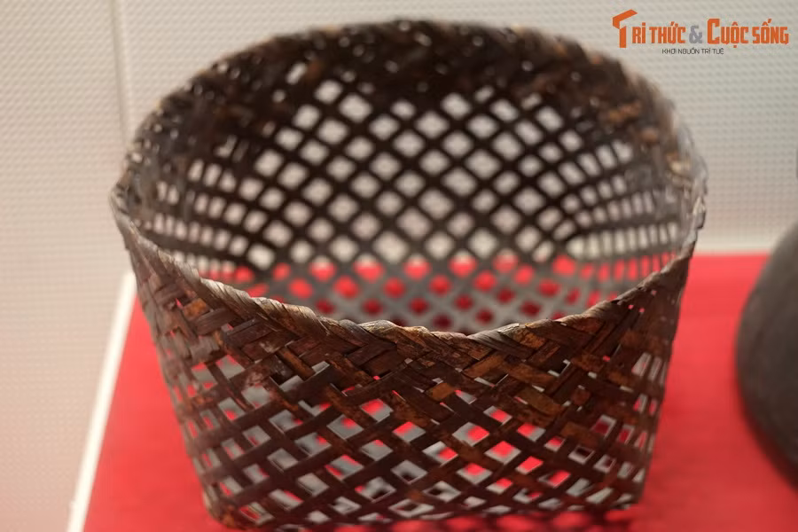 Sọt của bà Hoàng Thị Tám ở xã Lam Sơn huyện Hòa An, tỉnh Cao Bằng dùng mang cơm cho đồng chí Phạm Văn Đồng khi hoạt động bí mật ở địa phương, năm 1942.