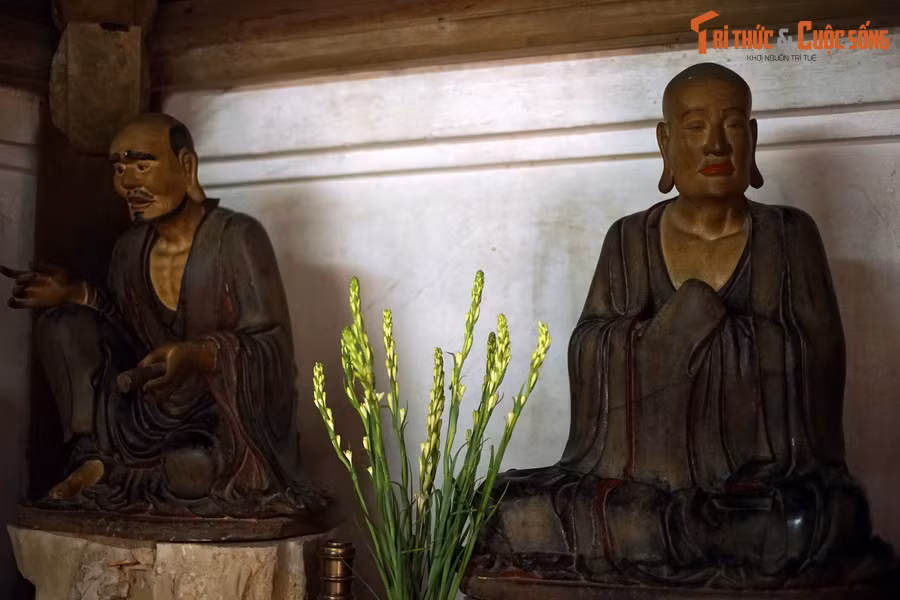 ...Phật Đà Mật Đa (Bouddhamitra), Hiệp Tôn Giả (Parsva), Mã Minh (Asvagosha), Ca Tỳ Ma La (Capimala), Long Thụ (Nagarjuna), La Hầu La Đa (Rahulata), Tăng Già Nan Đề (Sanghanandi), Già Da Xá Đa (Samghayacas), Cưu Ma La Đa (Kumarata) và Xà Dạ Đa (Jayata).